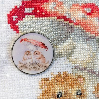 'Mushroom at the Inn' Mouse Needle Minder